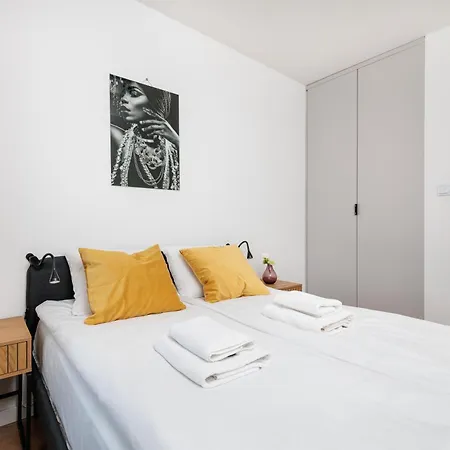 Апартаменты Elegancki Apartament Przy Wisle - Prywatny Parking - By Upstairs